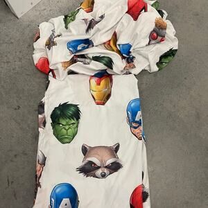 Marvel twin flat sheet and fitted sheet set